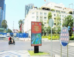 LED 8 mặt, Nguyễn Huệ – Nhà hát thành phố