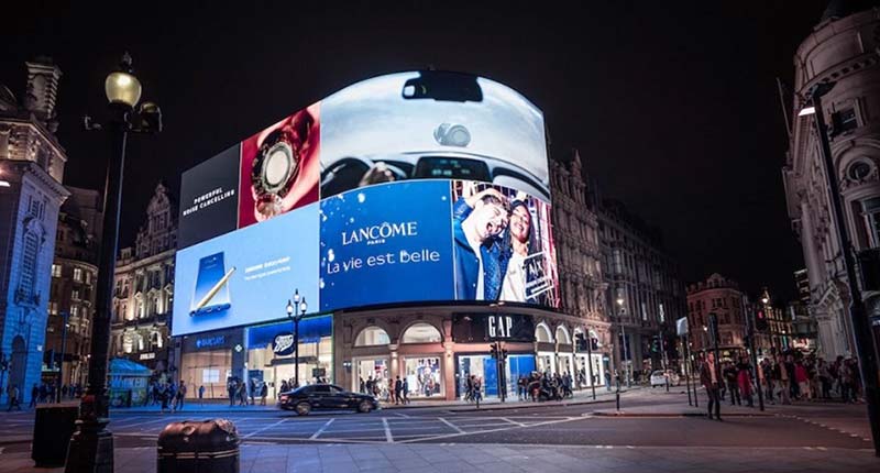 Quảng cáo màn hình LED tại tòa nhà kèm các vị trí HOT nhất 5 Quang cao man hinh LED tai toa nha phoenix media group