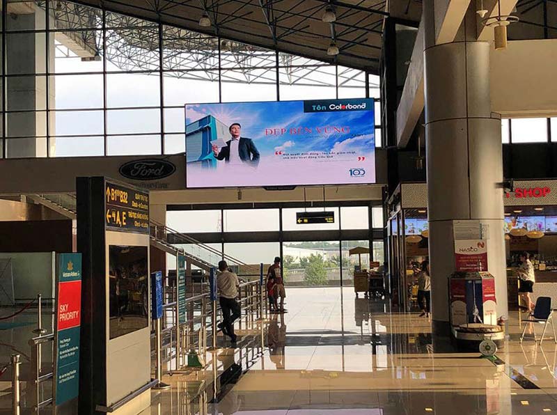 Quảng cáo màn hình LED tại sân bay 30+ vị trí đẹp trong nhà và ngoài trời 4 quang cao man hinh led tai san bay phoenix media group