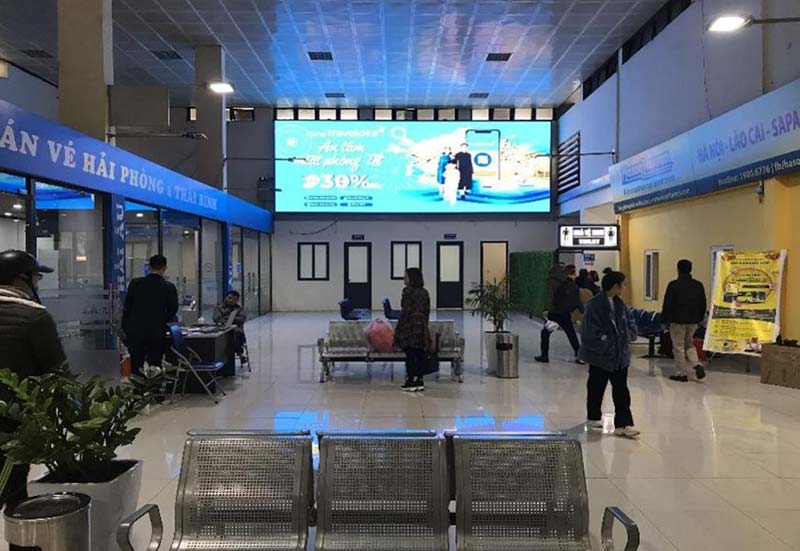 Quảng cáo trên màn hình LED, LCD, Frame tại bến xe, nhà ga là gì? Khái niệm, ưu điểm và các hình thức triển khai 4 vi tri Quang cao tren man hinh man hinh LED LCD Frame tai ben xe nha ga phoenix media group 4