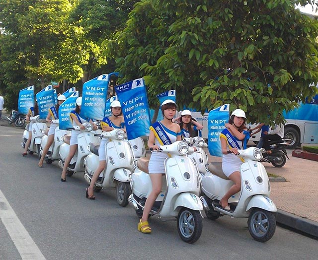 Roadshow Vespa 4 cach to chuc chay roadshow vespa phoenix media group