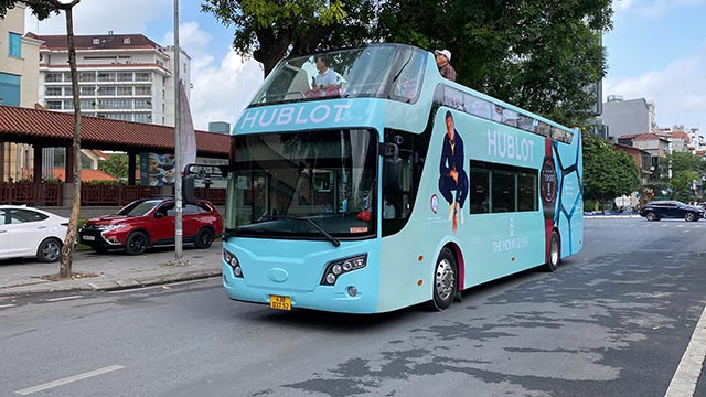 Luxury roadshow xe 45 chỗ là gì? Cơn sốt quảng cáo di động "khổng lồ" 3 luu y chay luxury roadshow xe o to 45 cho phoenix media group