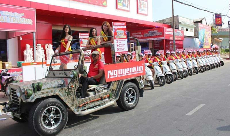 Roadshow xe cổ 3 uu diem hinh thuc chay roadshow xe co