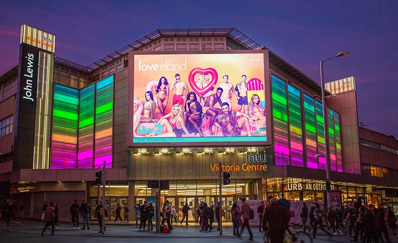 So sánh OOH truyền thống và DOOH: Hình thức quảng cáo nào hiệu quả hơn? 3 so sanh quang cao ooh va dooh